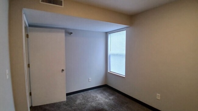 Building Photo - 60 Miller Ave SW