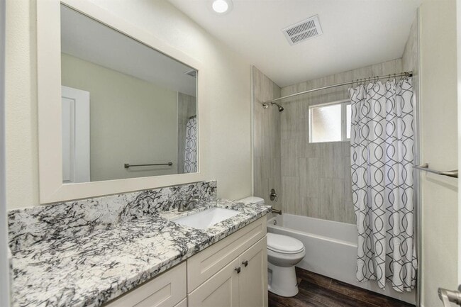 Building Photo - Near Mercy Hospital - Remodeled 4 Bdrm, 2 Bath