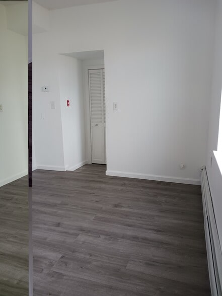 Bedroom - 32 Bay Ave