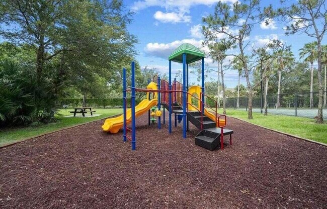 Building Photo - 400 Crestwood Ct N