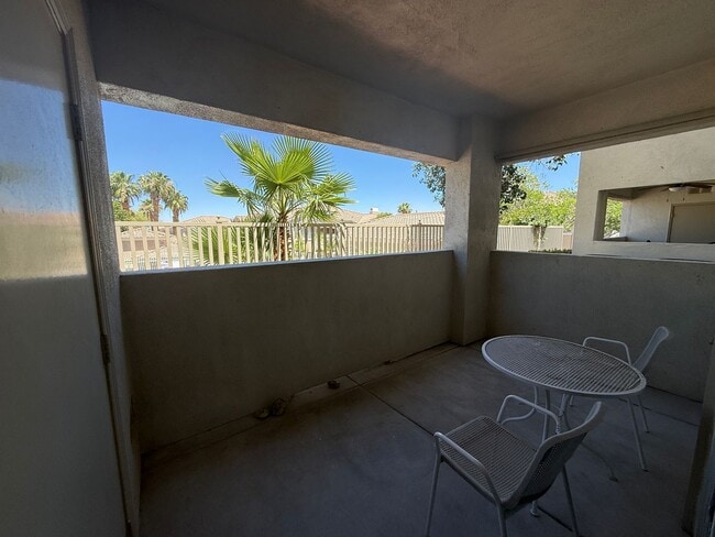 Building Photo - Renovated 2 Bedroom in Summerlin