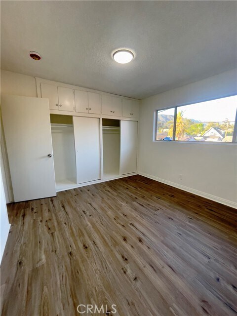 Building Photo - 525 E Olive Ave