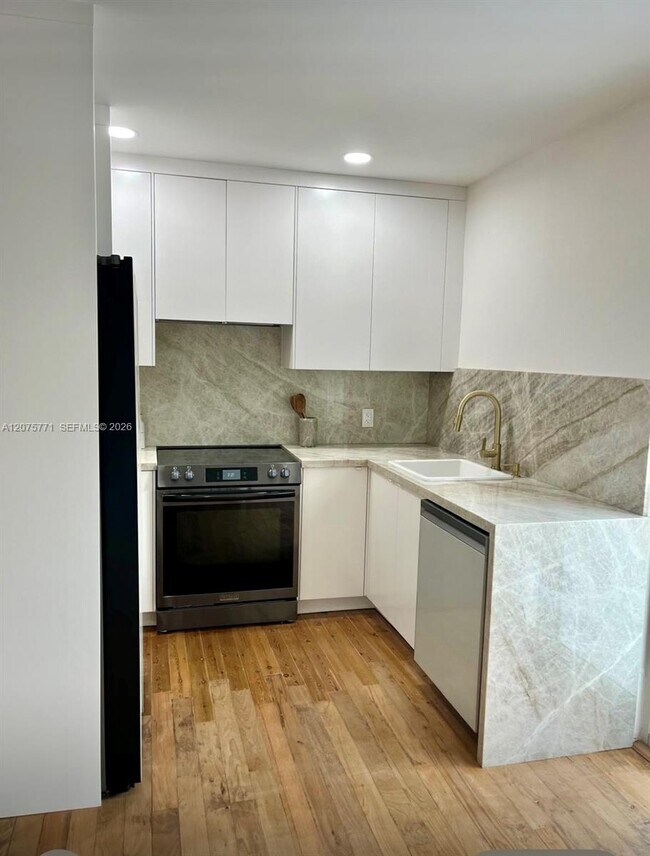 Building Photo - 22 Marabella Ave