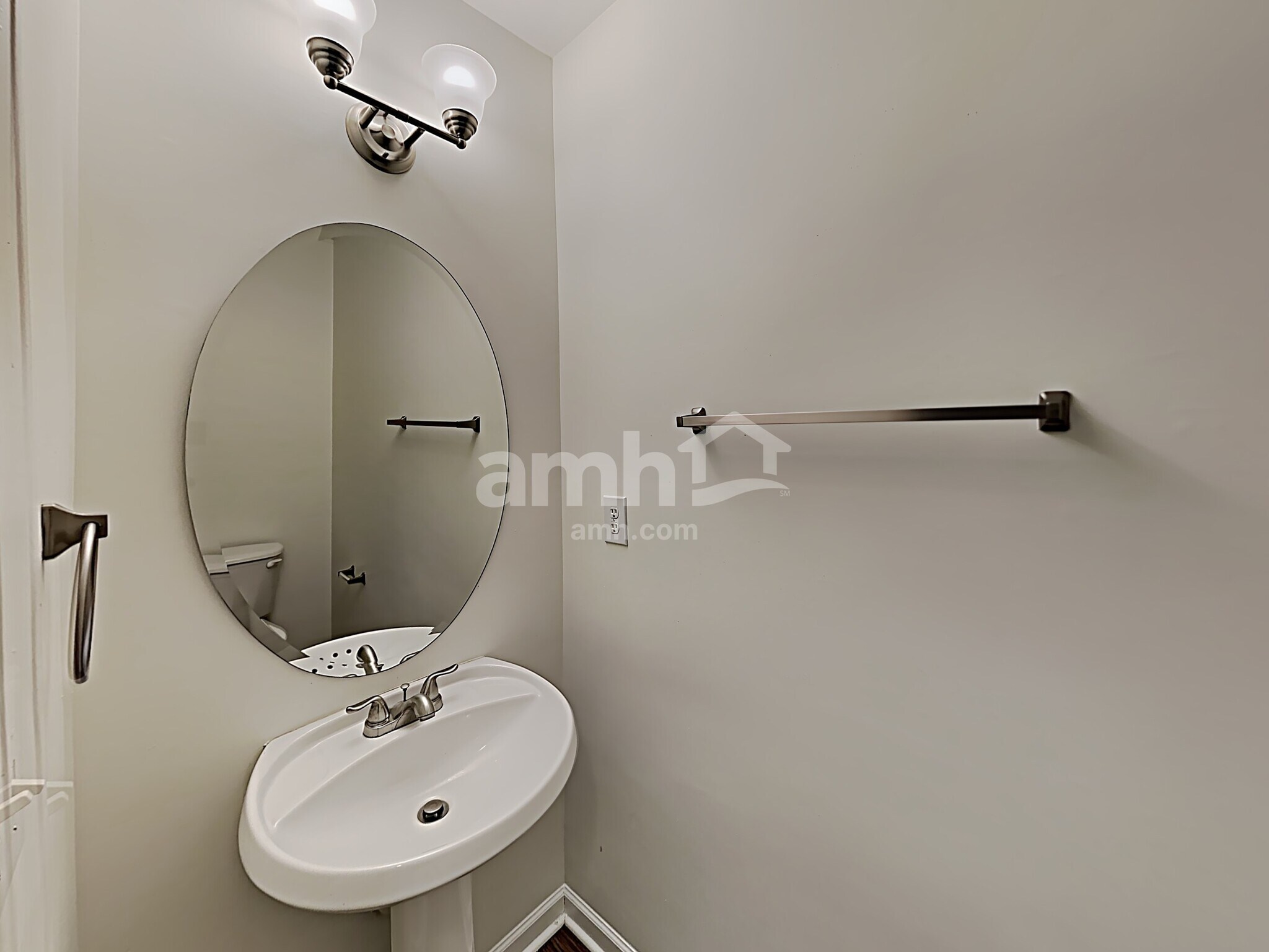 Building Photo - 1568 Pebble Ridge Dr