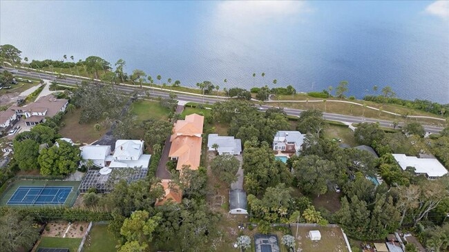 Building Photo - 215 Edgewater Dr