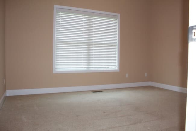 Building Photo - For Rent - Charming 3BR/2BA Home in Macken...