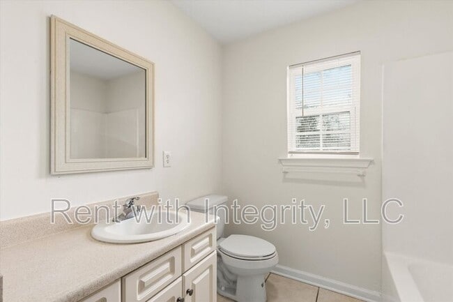 Building Photo - 735 Putnam Dr