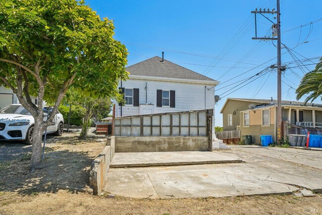 Building Photo - 517 Branciforte St
