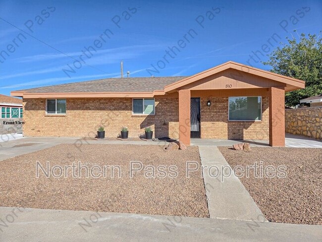 Building Photo - 810 Elm St