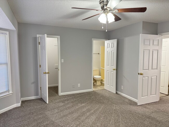 Building Photo - Just Painted and New Flooring Throughout! ...