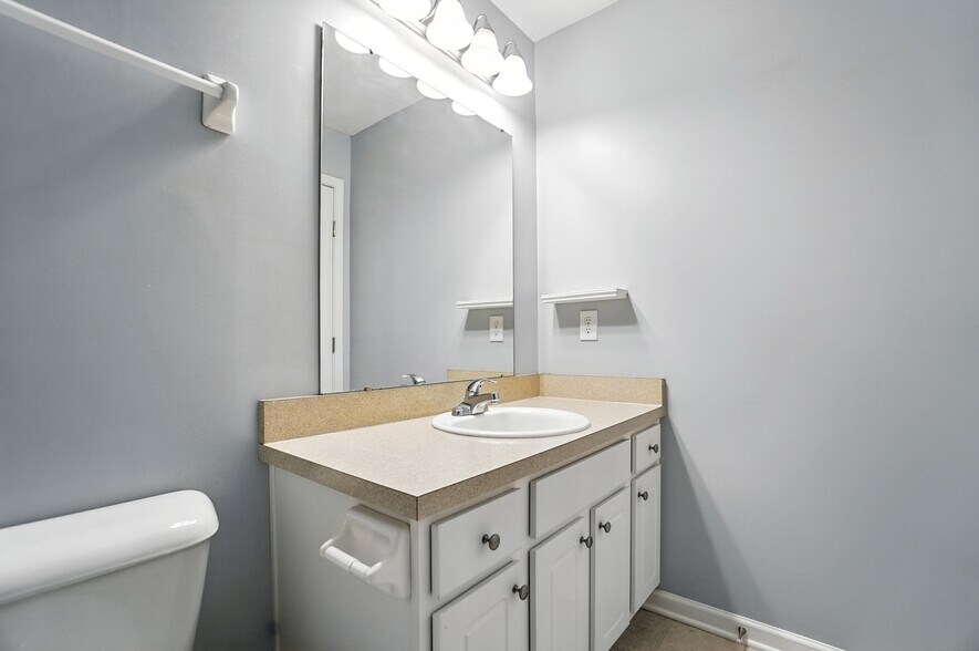 Primary bedroom - full bathroom - 6169 Needletail Rd