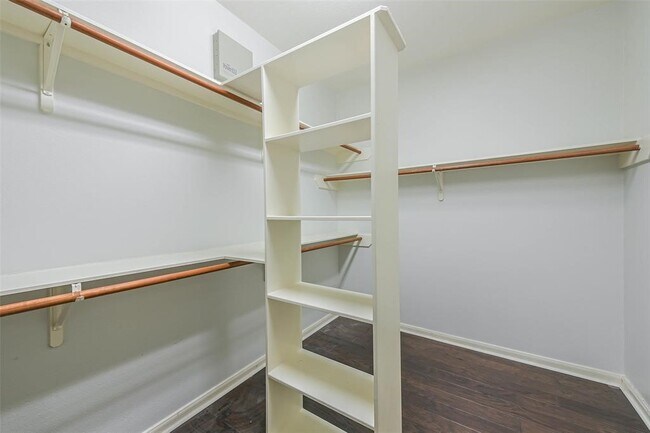 Building Photo - 3603 E Cedar Hollow Dr