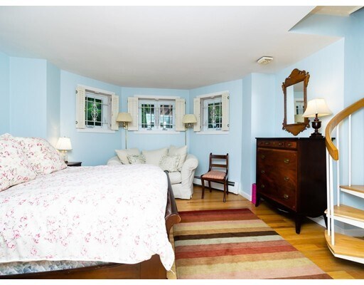 Building Photo - 352 Marlborough St