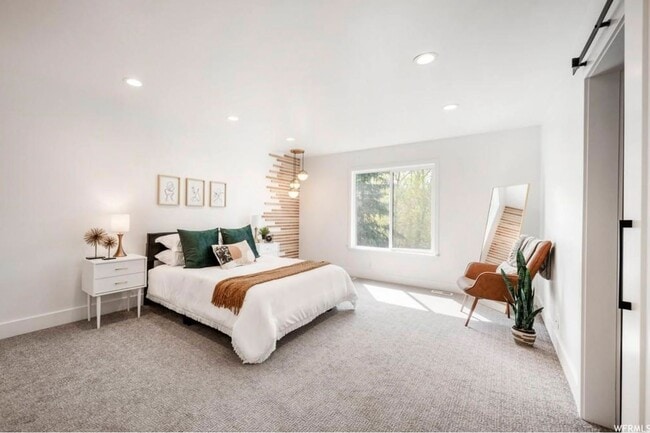 Building Photo - Designer Prospector Townhome