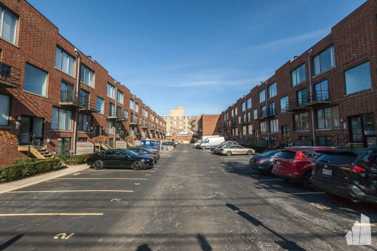 Building Photo - 944 W Grace St