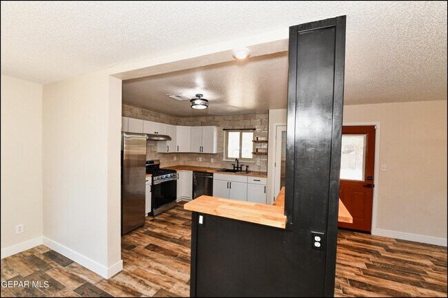 Building Photo - 3413 Tea Rose Pl