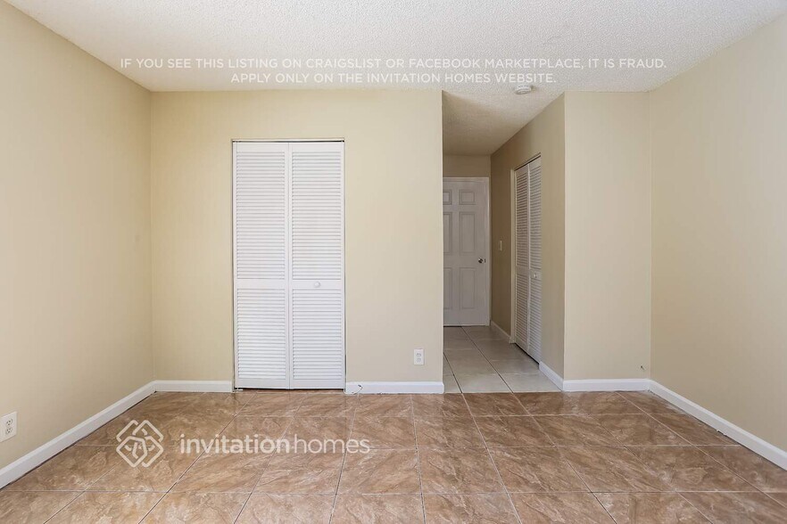 Building Photo - 5926 Ithaca Cir W