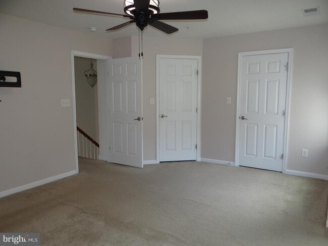 Building Photo - 400 Larose Dr