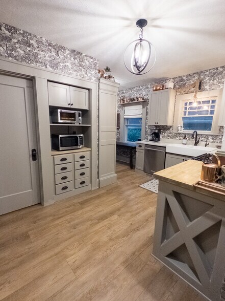 Kitchen - 112 E Madison Ave