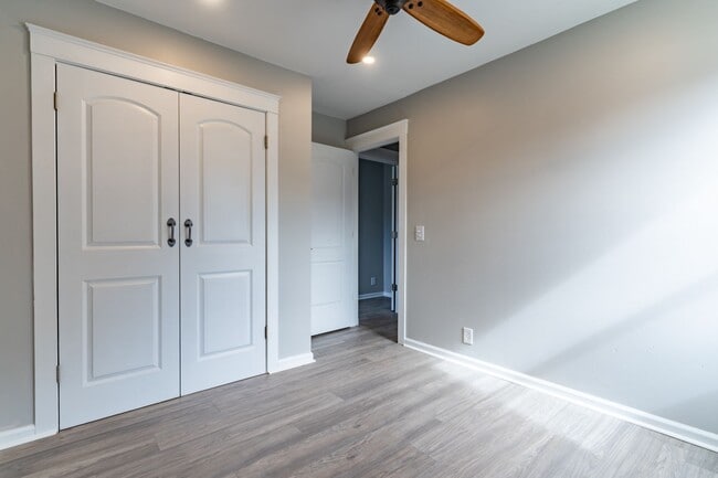 Building Photo - Renovated 3 bed/2 bath just minutes from Downtown!!