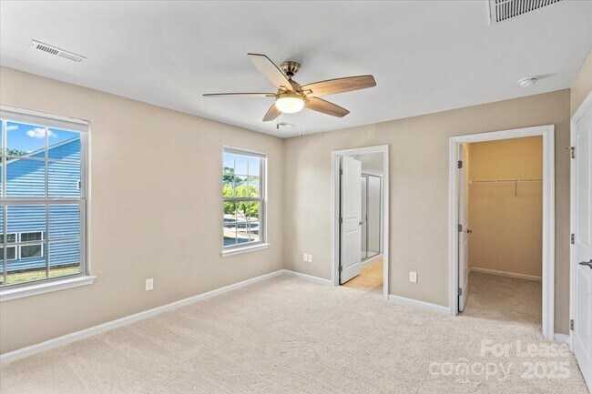 Building Photo - 3323 Major Samuals Way