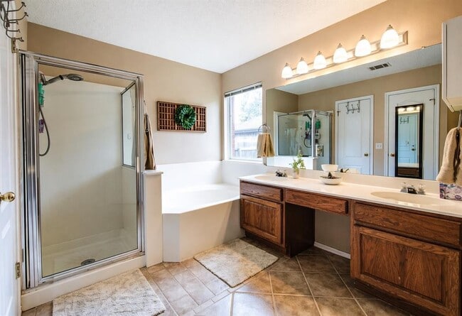 Building Photo - 12900 Medina River Way