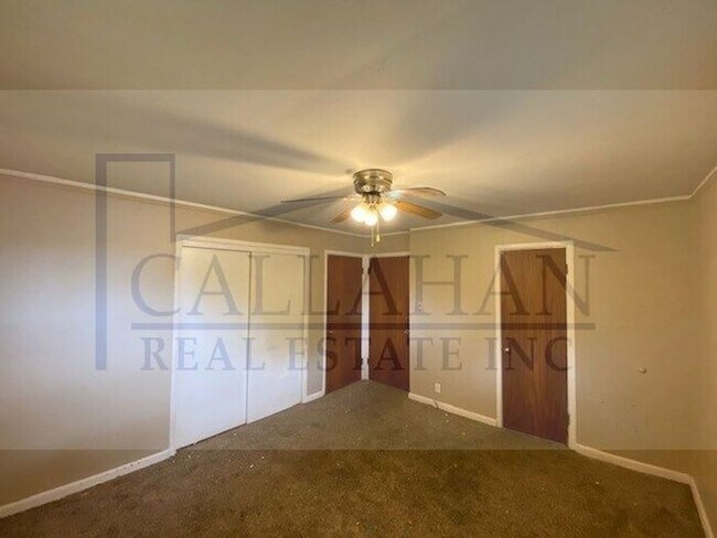 Building Photo - Close to UALR 3 bed 2 bath