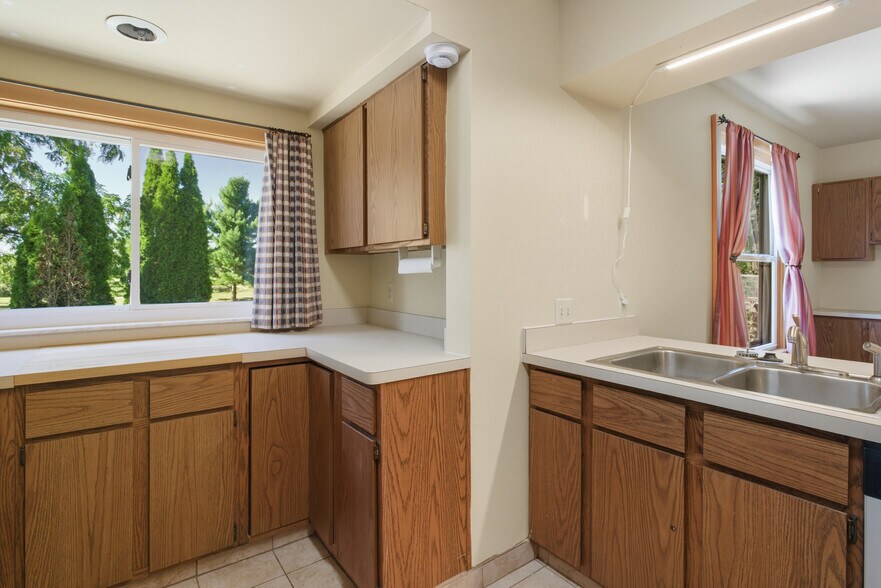 Building Photo - 2050 S Wagner Rd