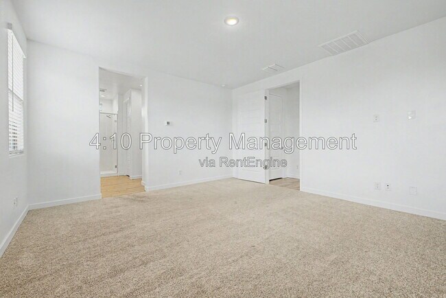 Building Photo - 3241 E Malibu Dr