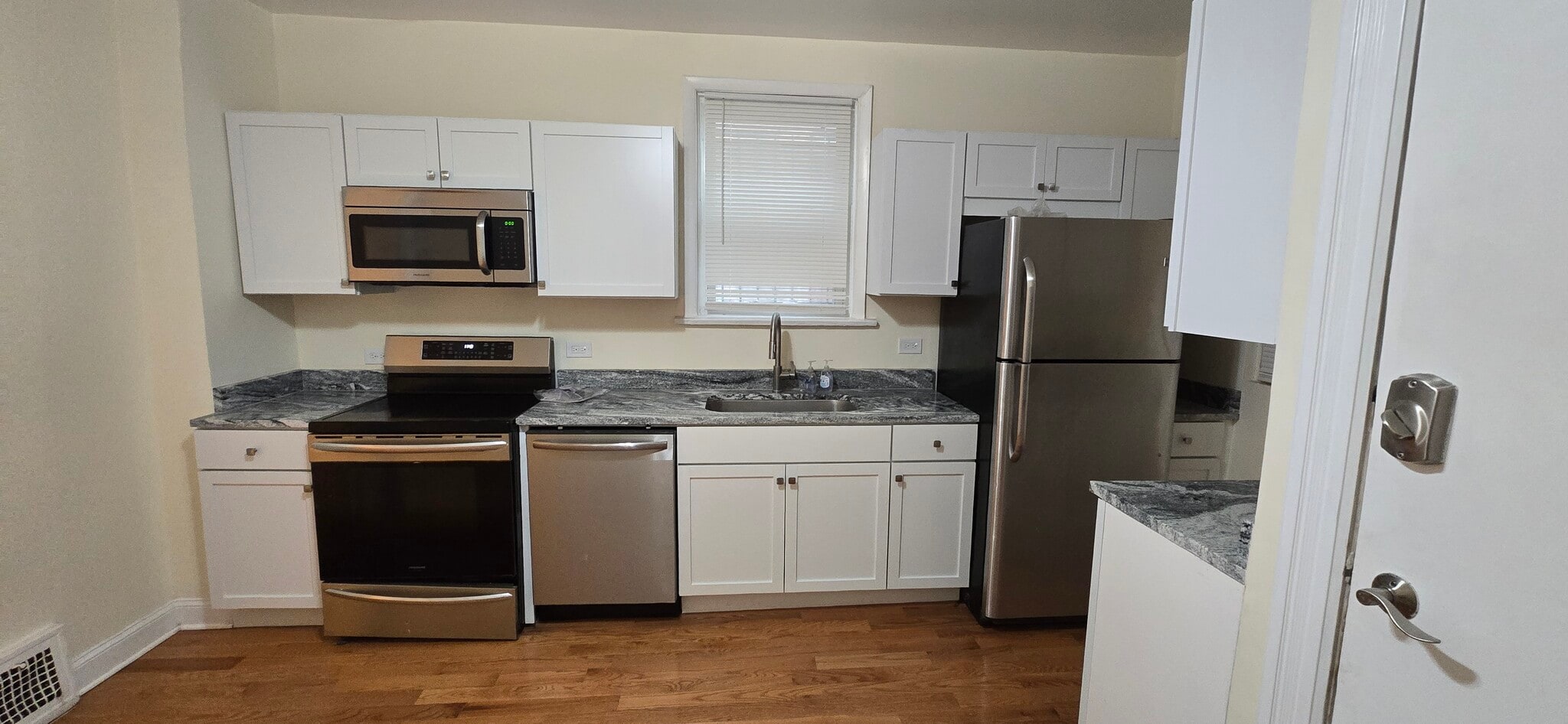 Building Photo - 6323 S Saint Lawrence Ave