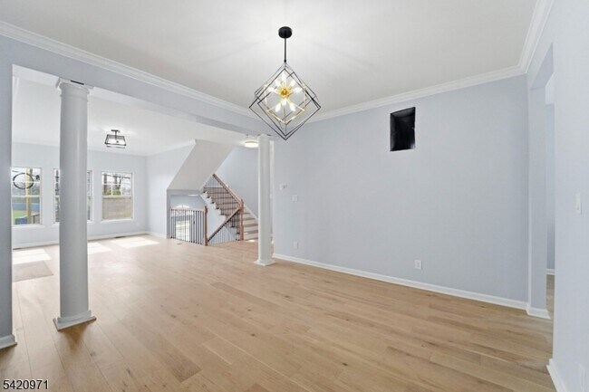 Building Photo - 704 Green Ln