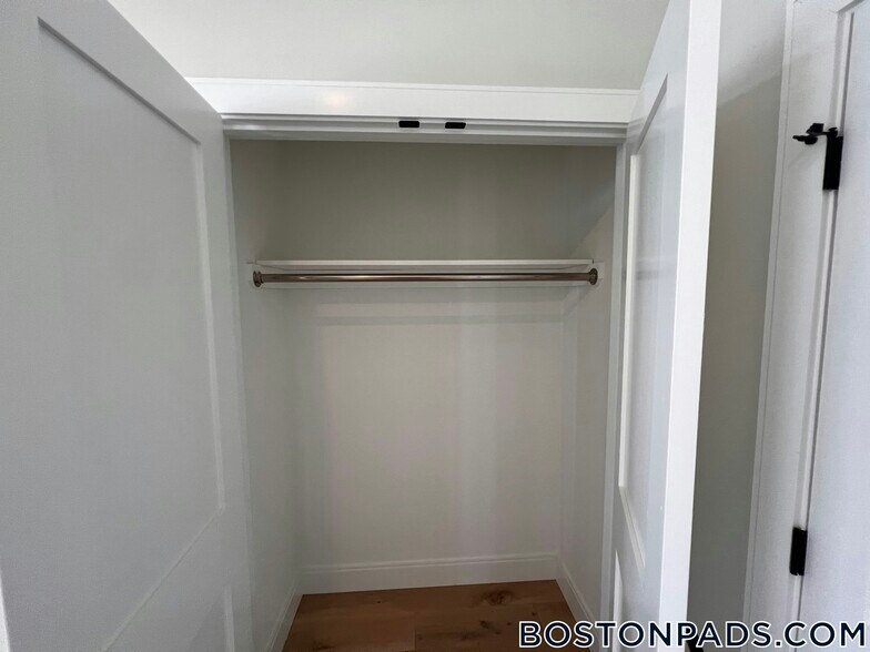 Building Photo - 157 Everett St