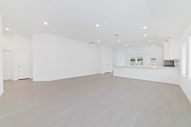 Building Photo - 26818 Lanes Dr