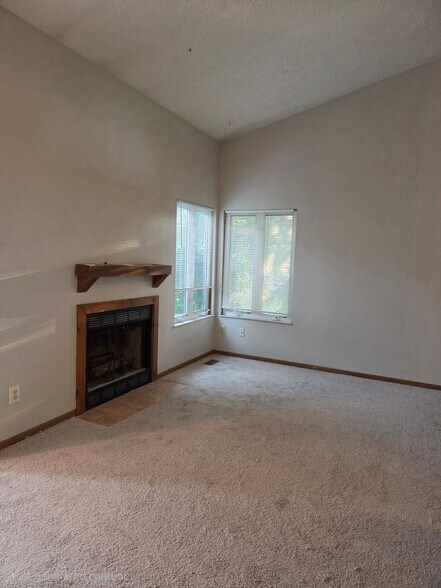 Building Photo - 4655 Point Pleasant Dr