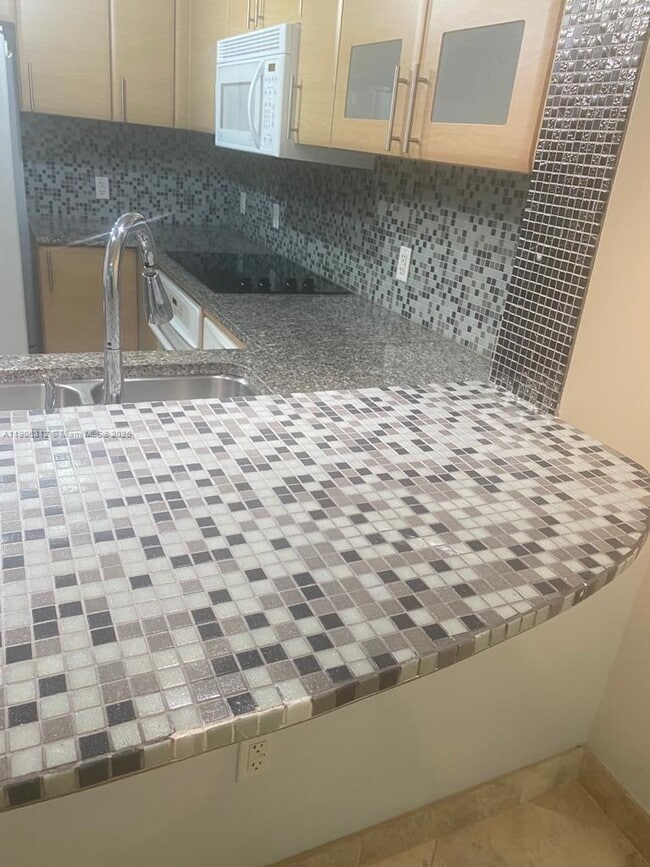 Building Photo - 2101 Brickell Ave