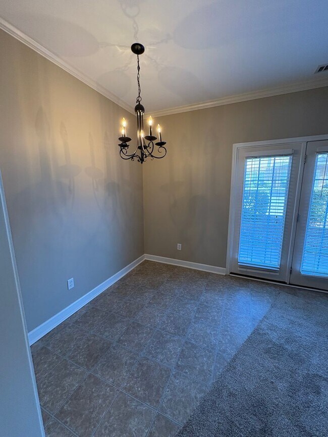 Building Photo - Cute 2 Bedroom Townhouse Near Furman and Cherrydale!! Ready for Immediate Move In!!!!