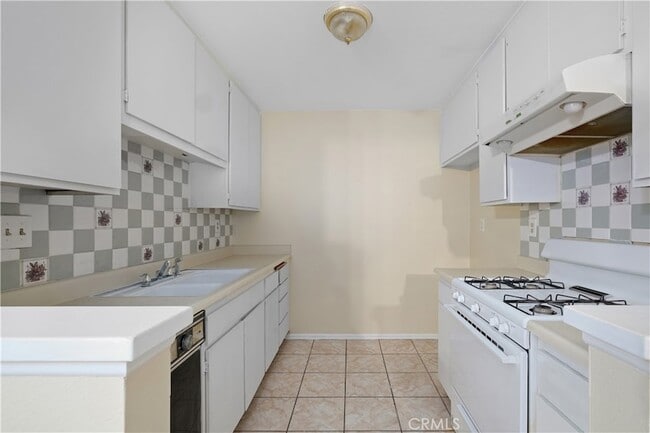 Building Photo - 1650 S Campus Ave