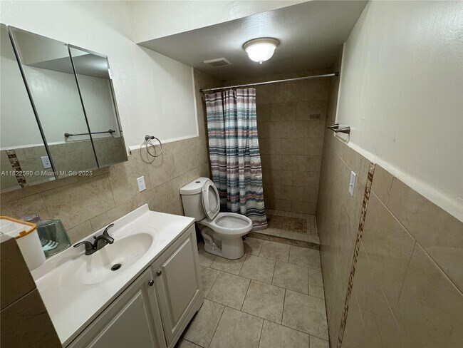 Building Photo - 1085 W 68th St