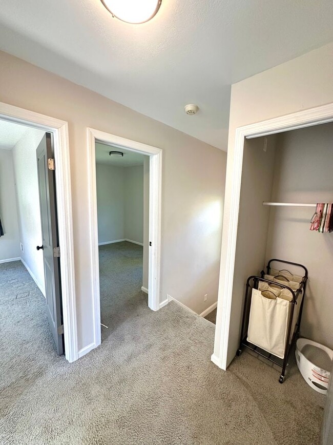 Building Photo - Updated 3 Bedroom, 1 Bath Home on a Quiet ...