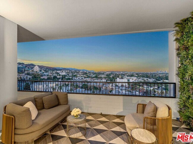 Building Photo - 1100 Alta Loma Rd