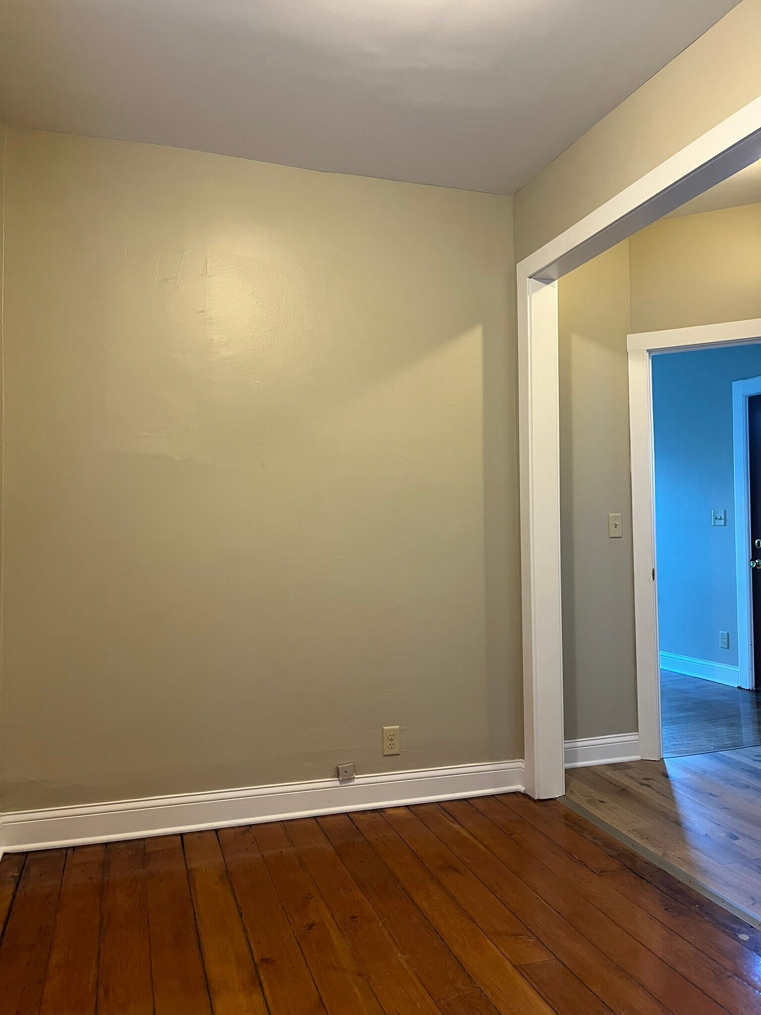 Building Photo - 814 E Lincoln Ave