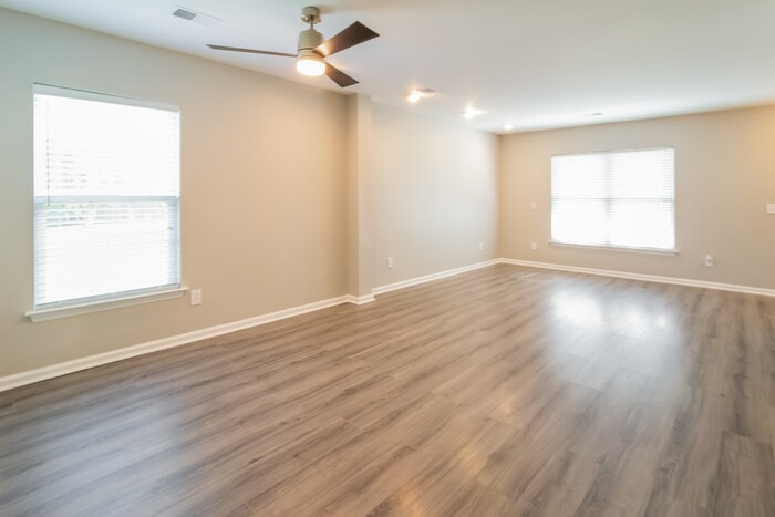Building Photo - 228 Myrtle Way