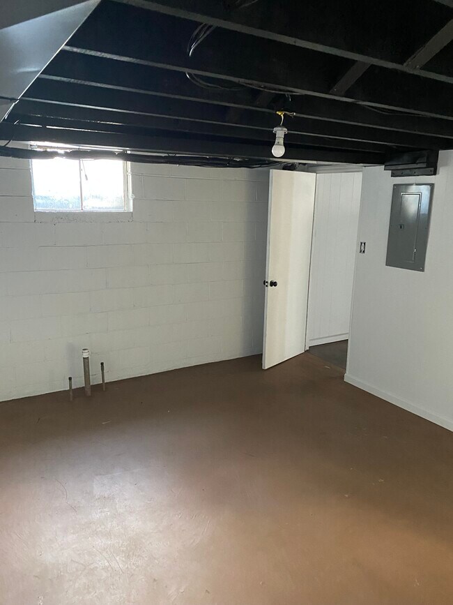 Building Photo - 552 Leesville Rd