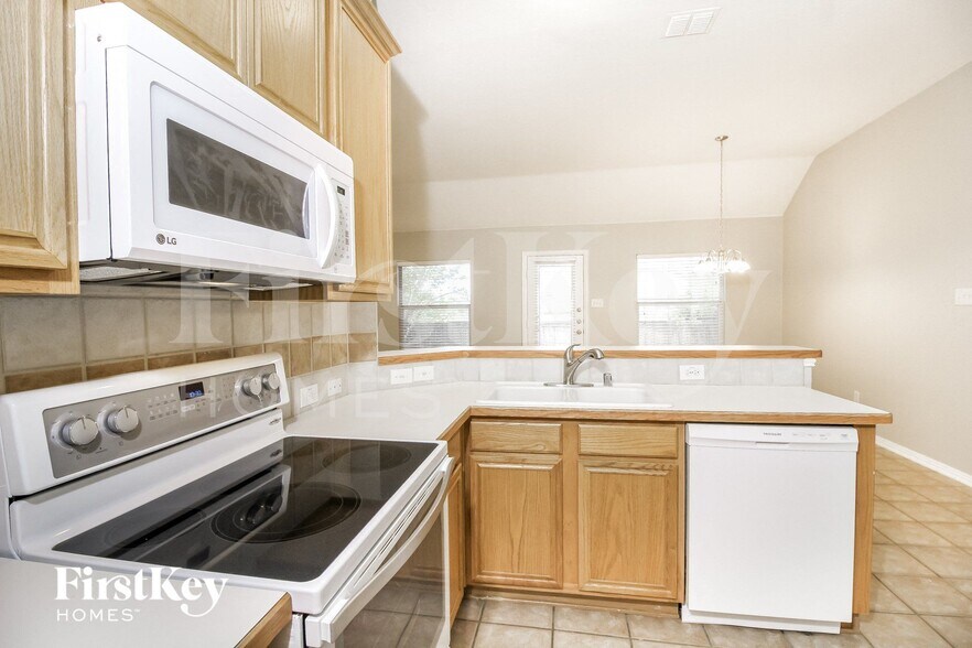 Building Photo - 8 Willowstone Ct