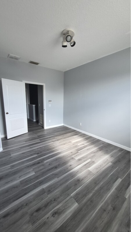 Building Photo - 10450 Manderley Way