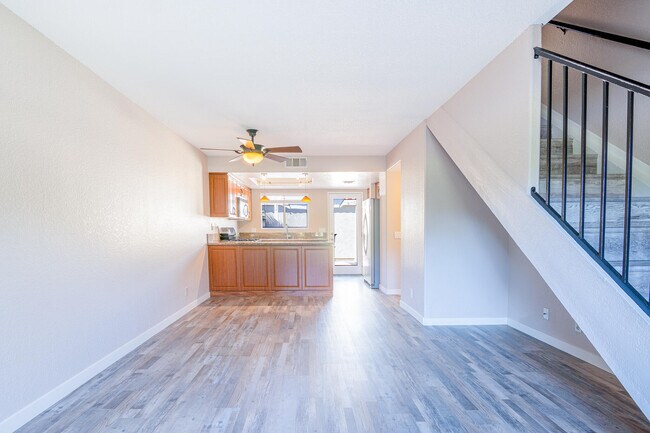 Building Photo - 448 Tava Ln