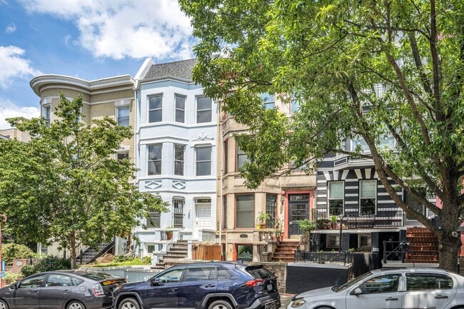 Building Photo - 1/2 Off One Months for a Lease Start by 9/...