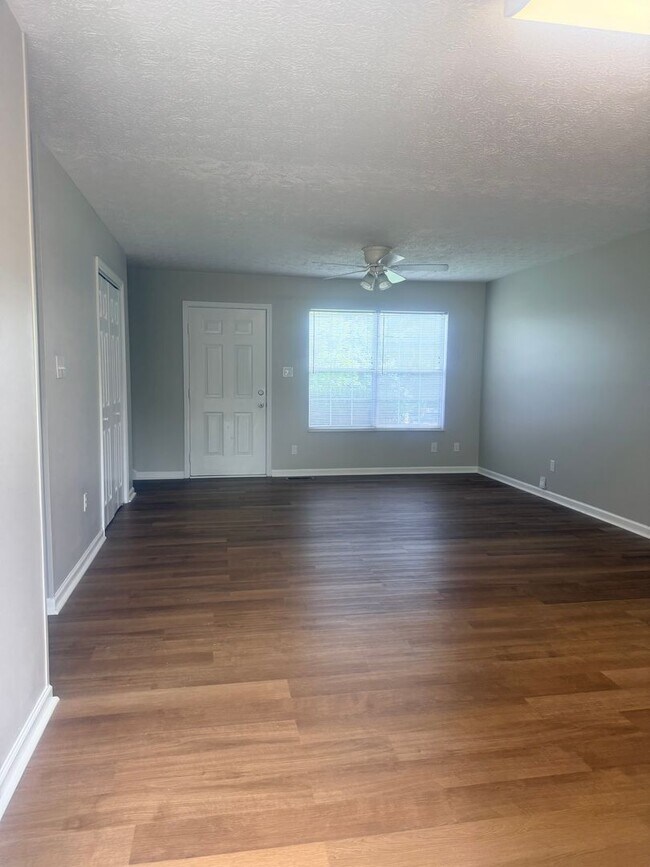 Building Photo - Large Fountain City Duplex available for rent!