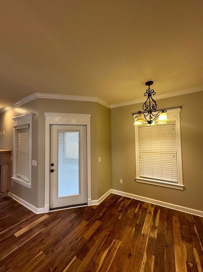 Building Photo - Shell Landing East!!! FRESH PAINT!!! NEW FLOORING!!!