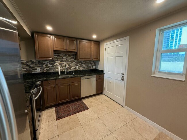 Building Photo - 4500 N Flagler Dr
